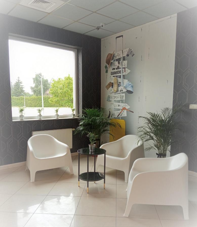 Zolta Walizka Gosciniec Hotel Podrzewie Exterior photo